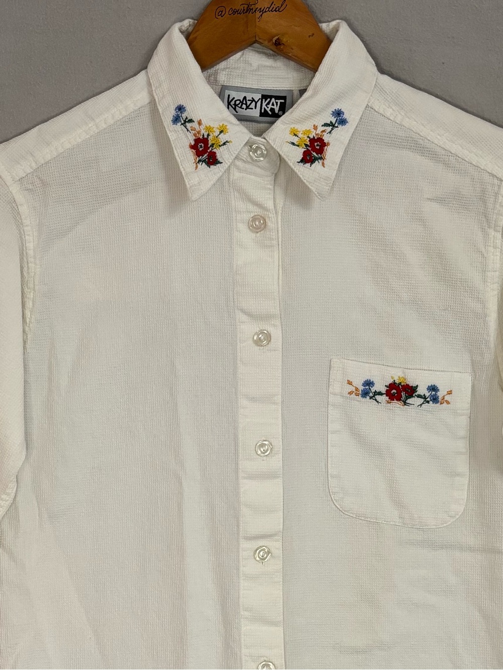 krazy kat White SS Button-Down Shirt with Multicolor Floral Embroidery Accents-S - Picture 5 of 12